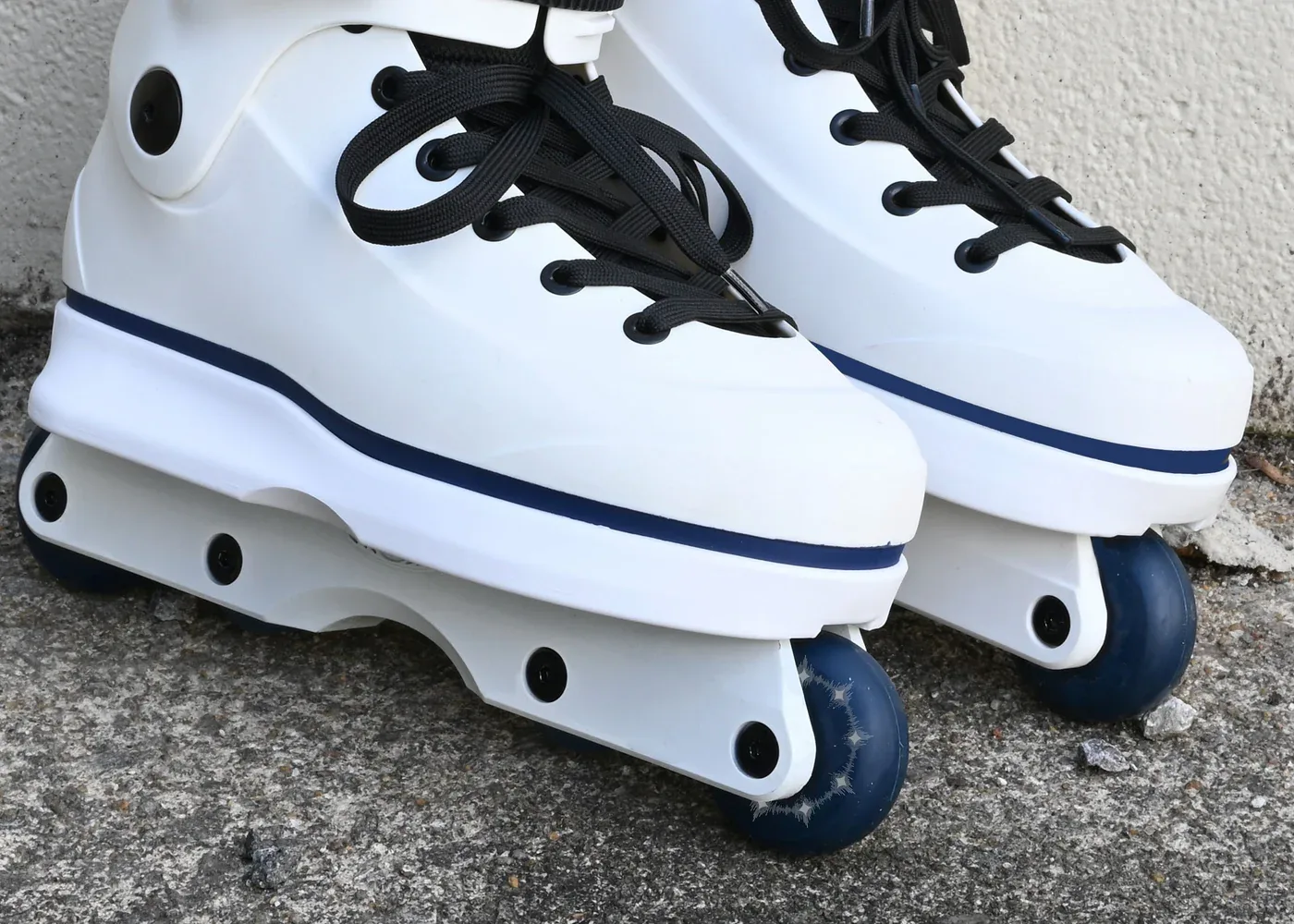 Pair of white Omni V3 skates showing the navy accent and white soul plates